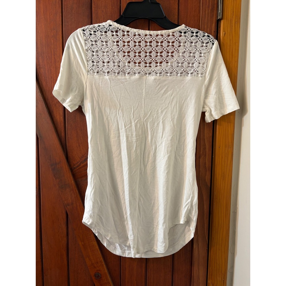 Old Navy Womens White Crochet Lace Yoke Short Sleeve Knit Top Blouse XS - Picture 2 of 3